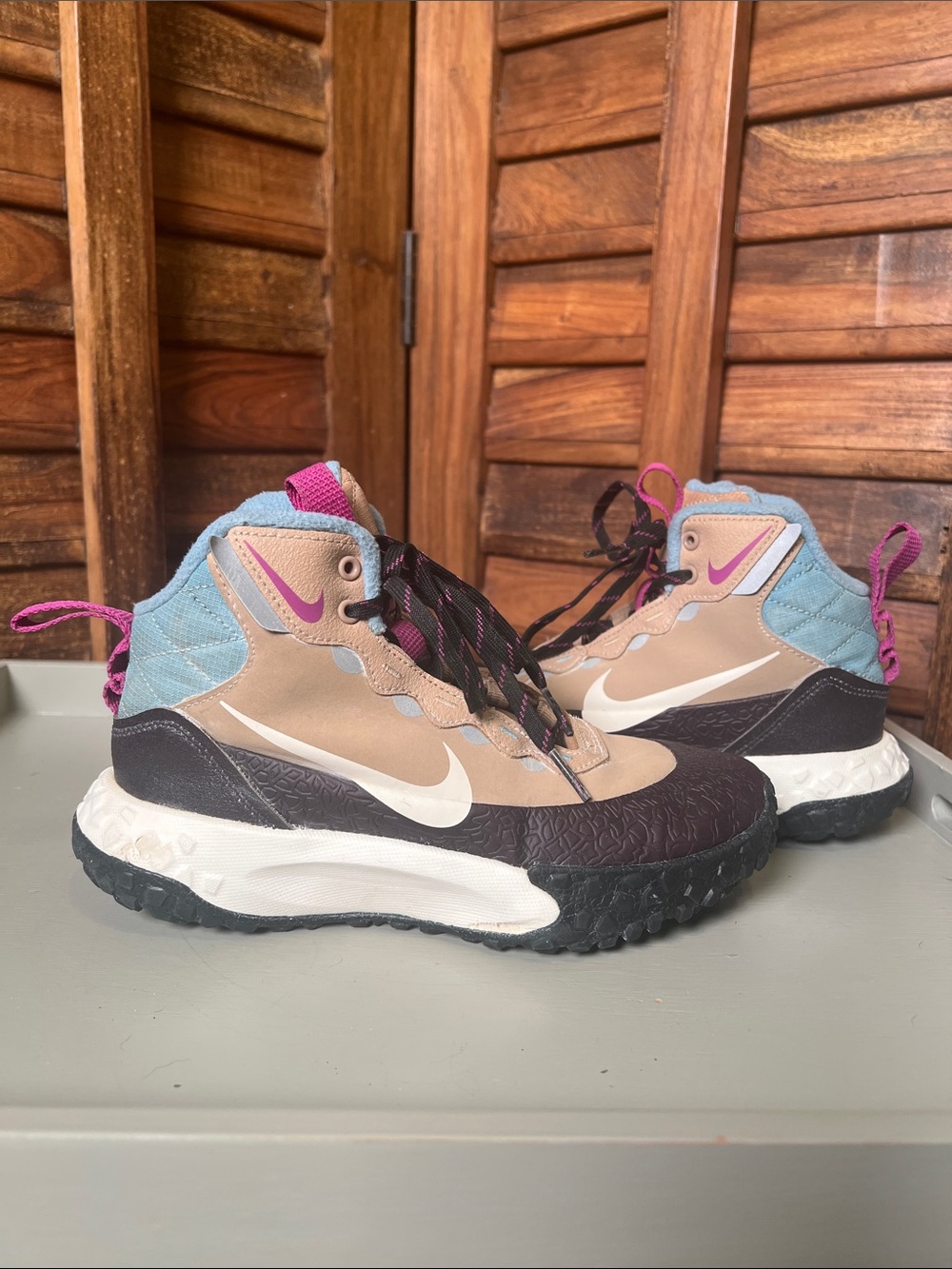 Nike Terrascout girls 3Y Style FV4173-200. Mixed-Material High-Top Sneakers.